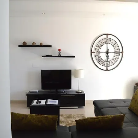 Sleeps 10 Air Con Wifi