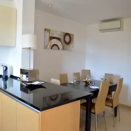 Sleeps 10 Air Con Wifi