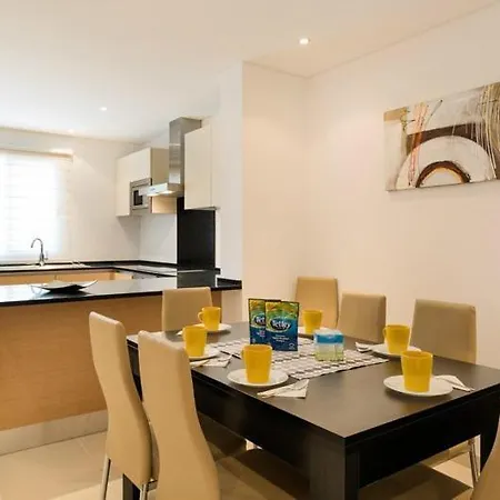 Sleeps 10 Air Con Wifi