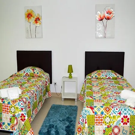 Sleeps 10 Air Con Wifi 빌라 알만실